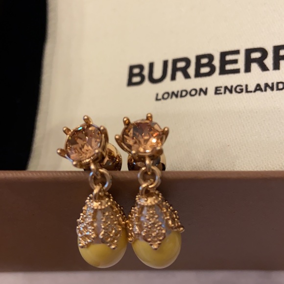 Authentic BNWT Burberry Faux Pearl Charm Earrings - Picture 2 of 11